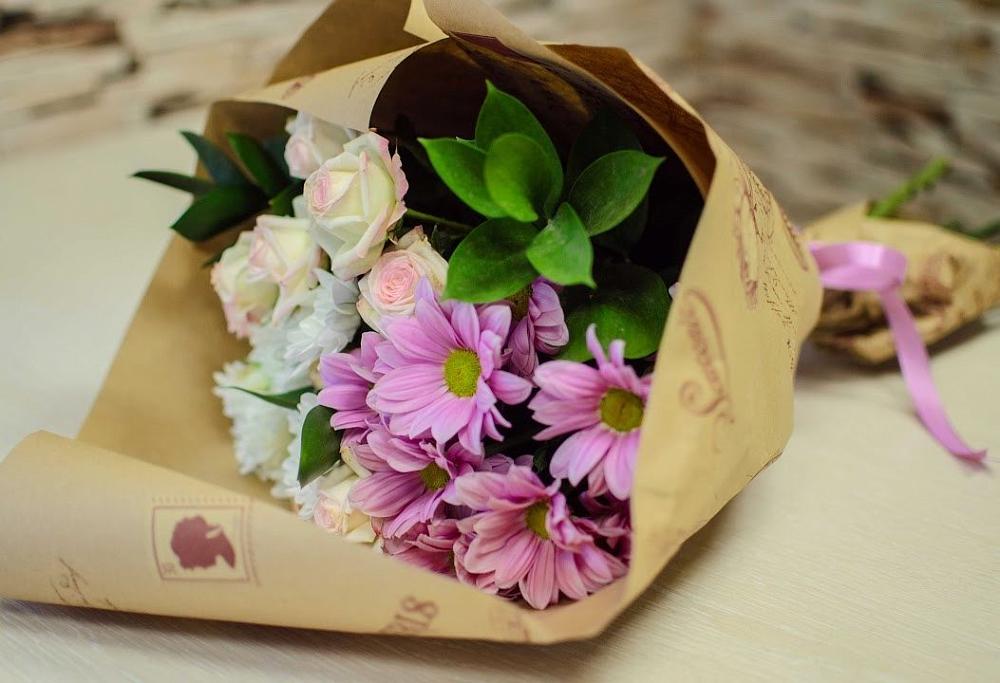 Букет цветов из: Розы и Хризантемы в Рыздвяный