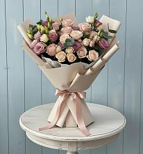 Букет цветов из:  Розы и Лизиантусы в Рыздвяный