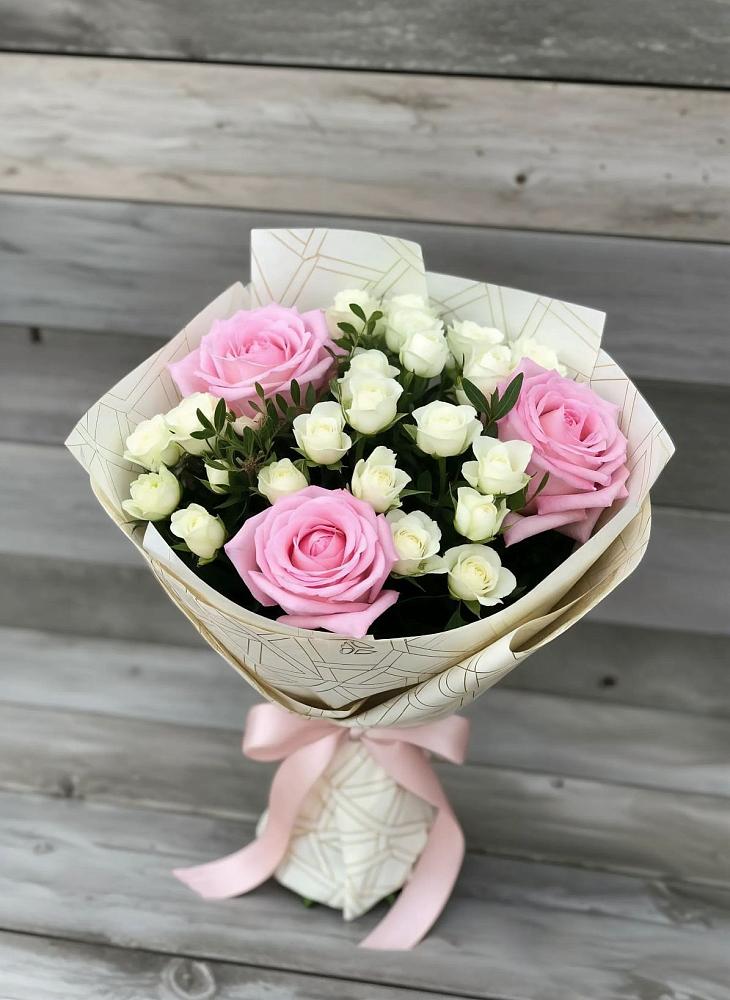 Букет цветов из: Розы в Рыздвяный