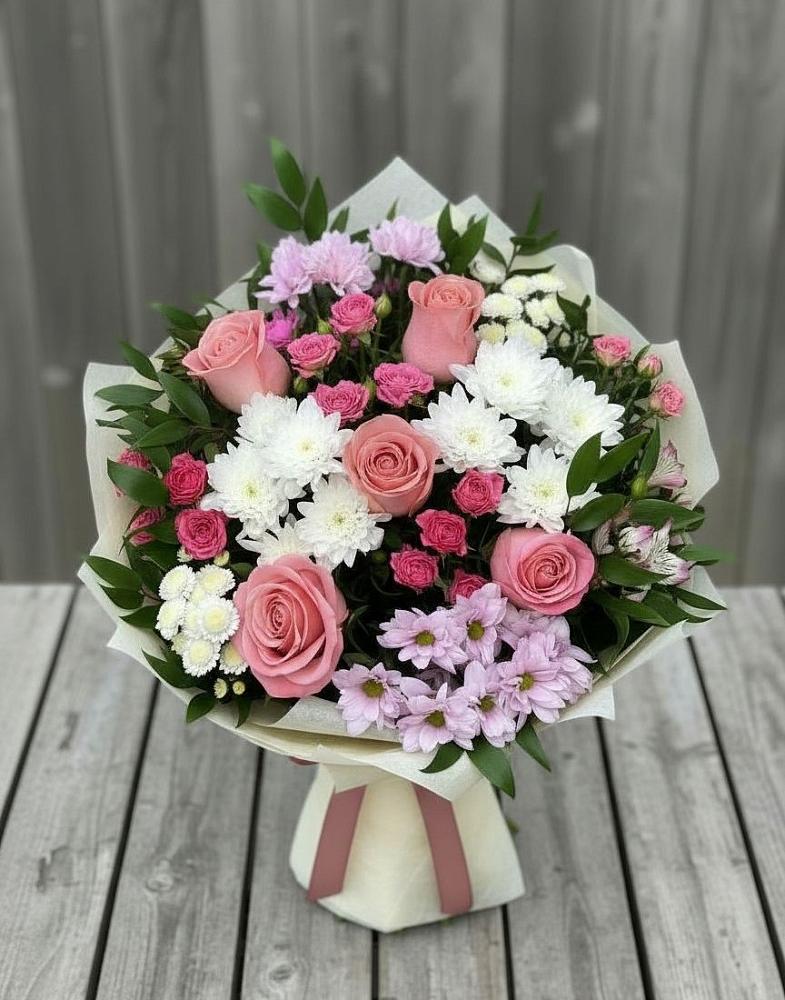 Букет цветов из: Альстромерии, Гвоздики, Розы и Хризантемы в Рыздвяный