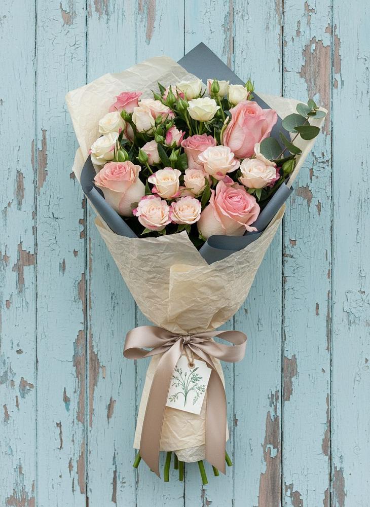 Букет цветов из: Розы в Рыздвяный