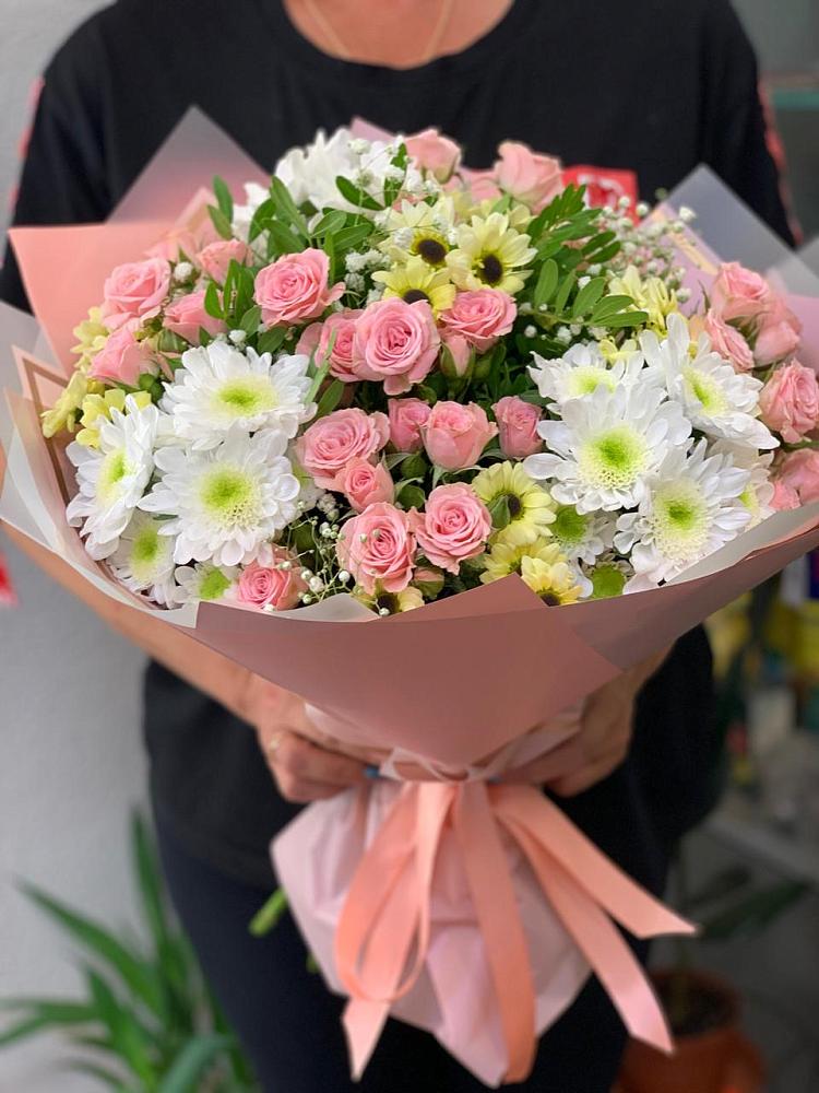 Букет цветов из: Розы и Хризантемы в Рыздвяный