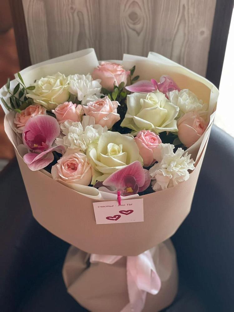 Букет цветов из: Орхидеи, Розы и Гвоздики в Рыздвяный