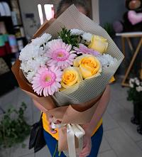 Букет цветов из:  Герберы, Розы и Хризантемы в Рыздвяный