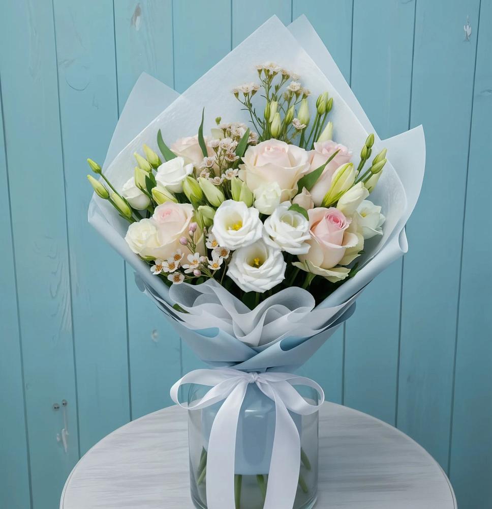 Букет цветов из: Розы и Лизиантусы в Рыздвяный