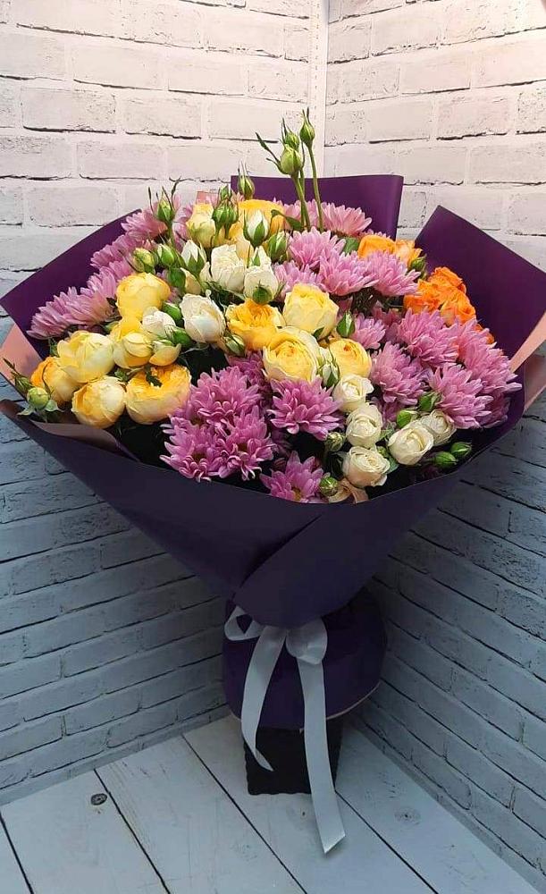 Букет цветов из: Хризантемы и Розы в Рыздвяный