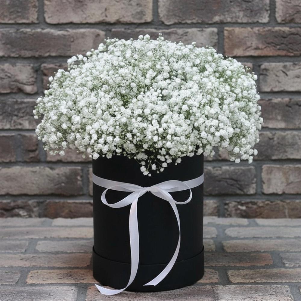 Цветочная композиция из Гипсофила в шляпной коробке в Рыздвяный