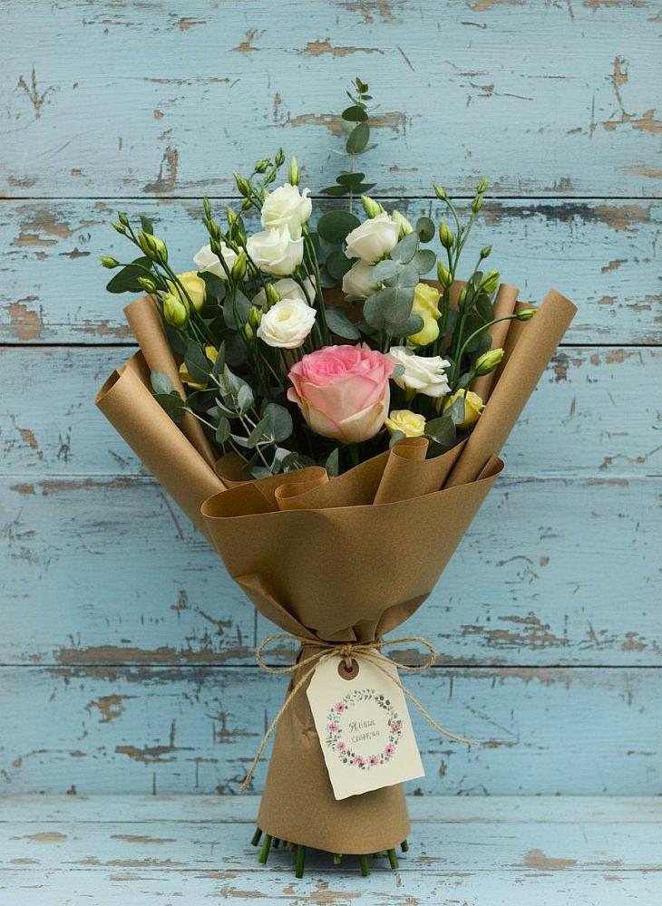 Букет цветов из: Розы и Лизиантусы в Рыздвяный