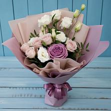 Букет цветов из:  Розы и Лизиантусы в Рыздвяный