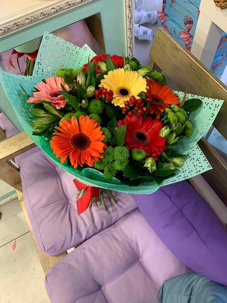 Букет цветов из: Герберы, Хризантемы и Альстромерии в Рыздвяный