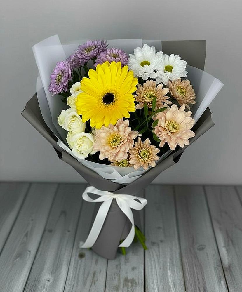 Букет цветов из: Розы, Герберы и Хризантемы в Рыздвяный