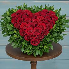 Цветочная композиция из Розы в виде сердца #REPLACE_PRED# Рыздвяный