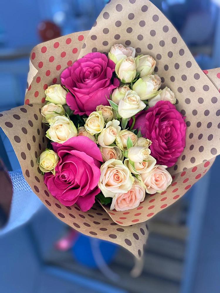 Букет цветов из: Розы в Рыздвяный