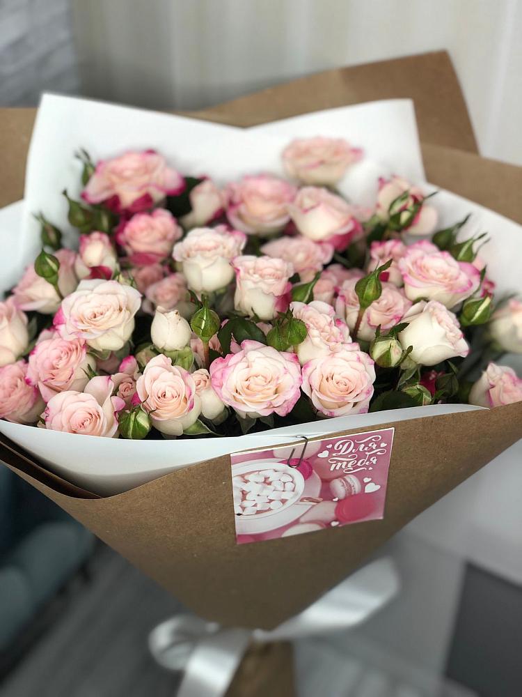 Букет цветов из: Розы в Рыздвяный