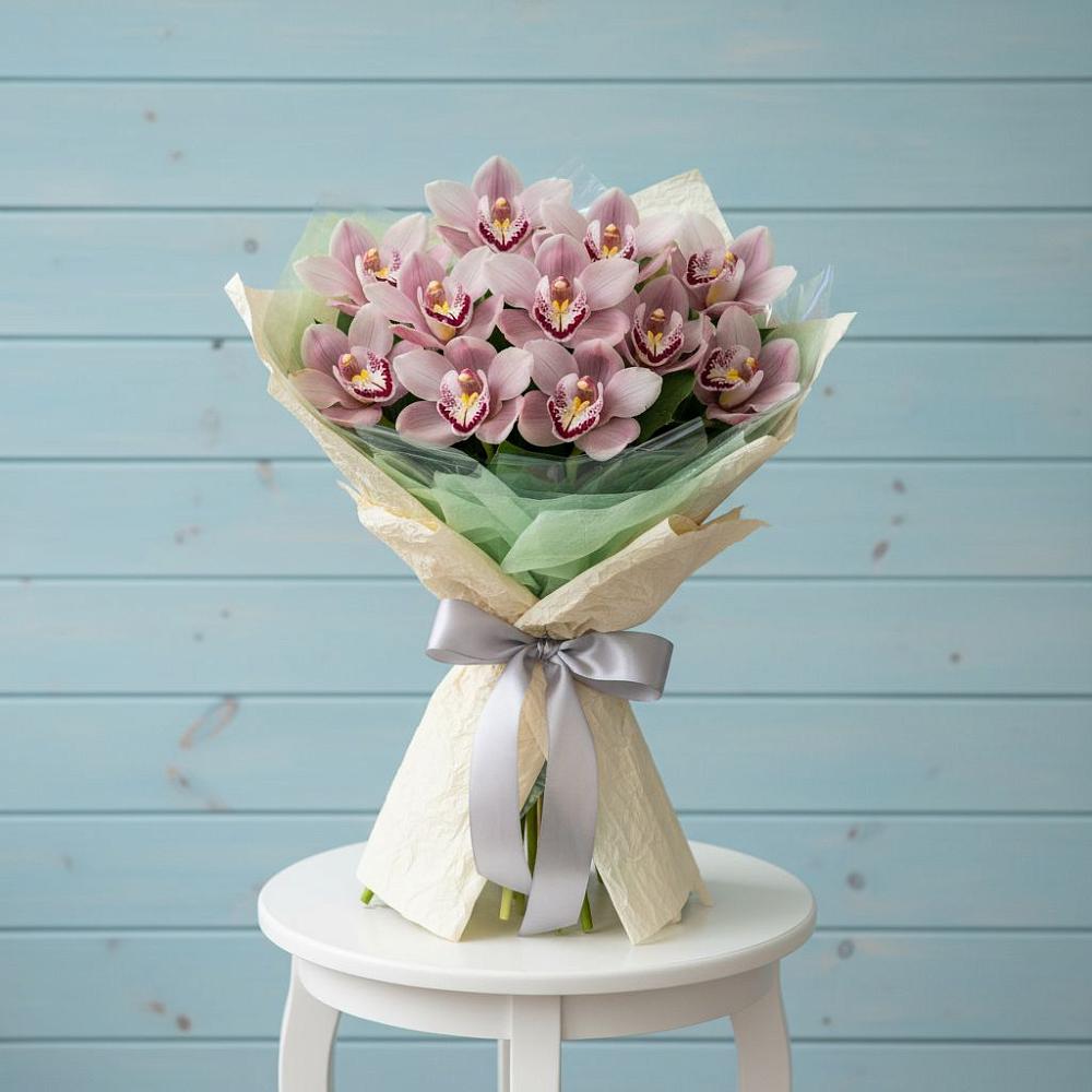 Букет цветов из: Орхидеи и Розы в Рыздвяный