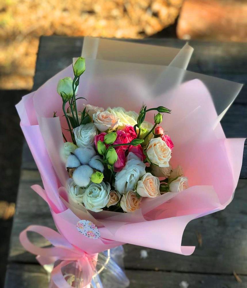 Букет цветов из: Розы и Лизиантусы в Рыздвяный