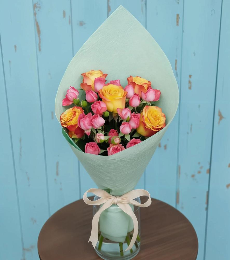 Букет цветов из: Розы в Рыздвяный