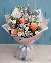 Букет цветов из:  Лизиантусы, Розы, Альстромерии и Гипсофила в Рыздвяный