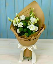 Букет цветов из:  Хризантемы и Лизиантусы в Рыздвяный