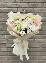Букет цветов из:  Гвоздики, Розы, Лизиантусы и Хризантемы #REPLACE_PRED# Рыздвяный