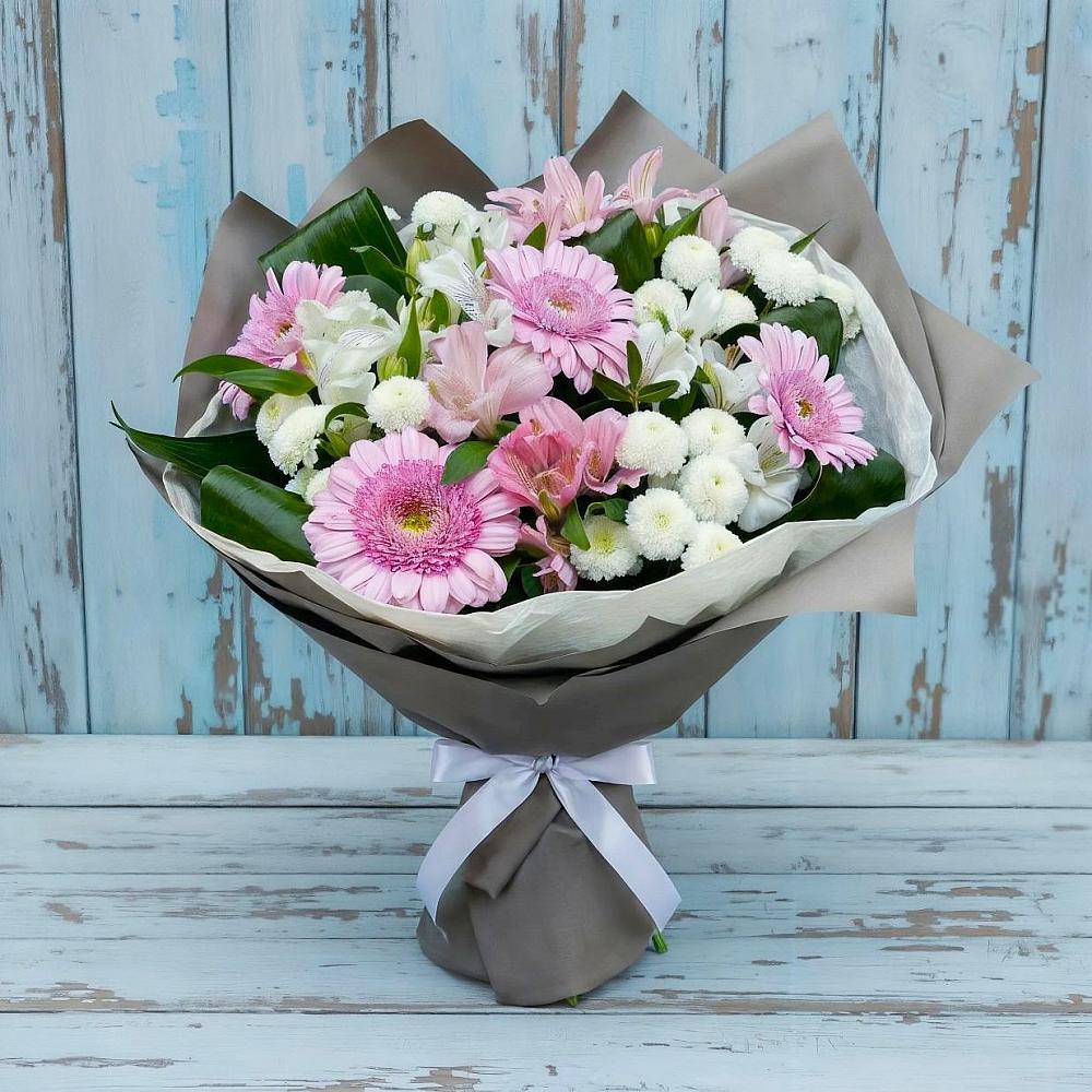 Букет цветов из: Герберы, Альстромерии и Хризантемы в Рыздвяный