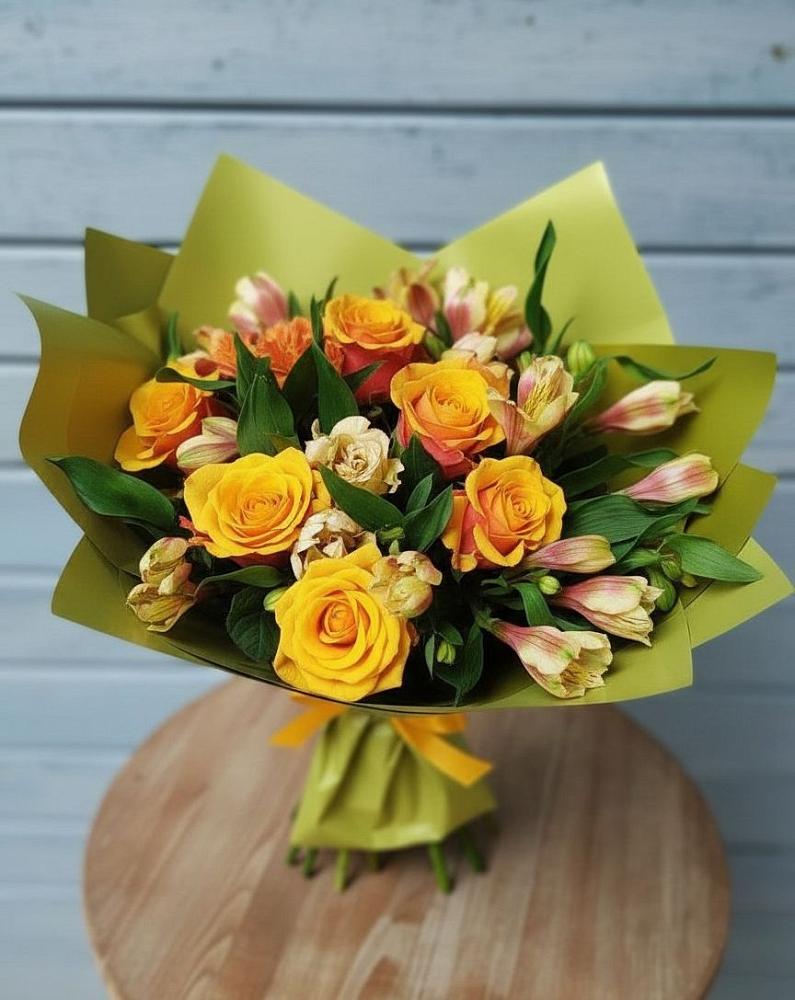 Букет цветов из: Альстромерии и Розы в Рыздвяный