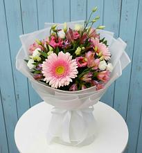 Букет цветов из:  Герберы, Альстромерии и Лизиантусы в Рыздвяный