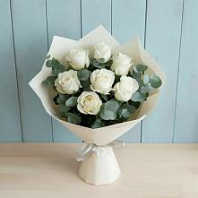 Букет Белые розы в Эвкалипте в Рыздвяный