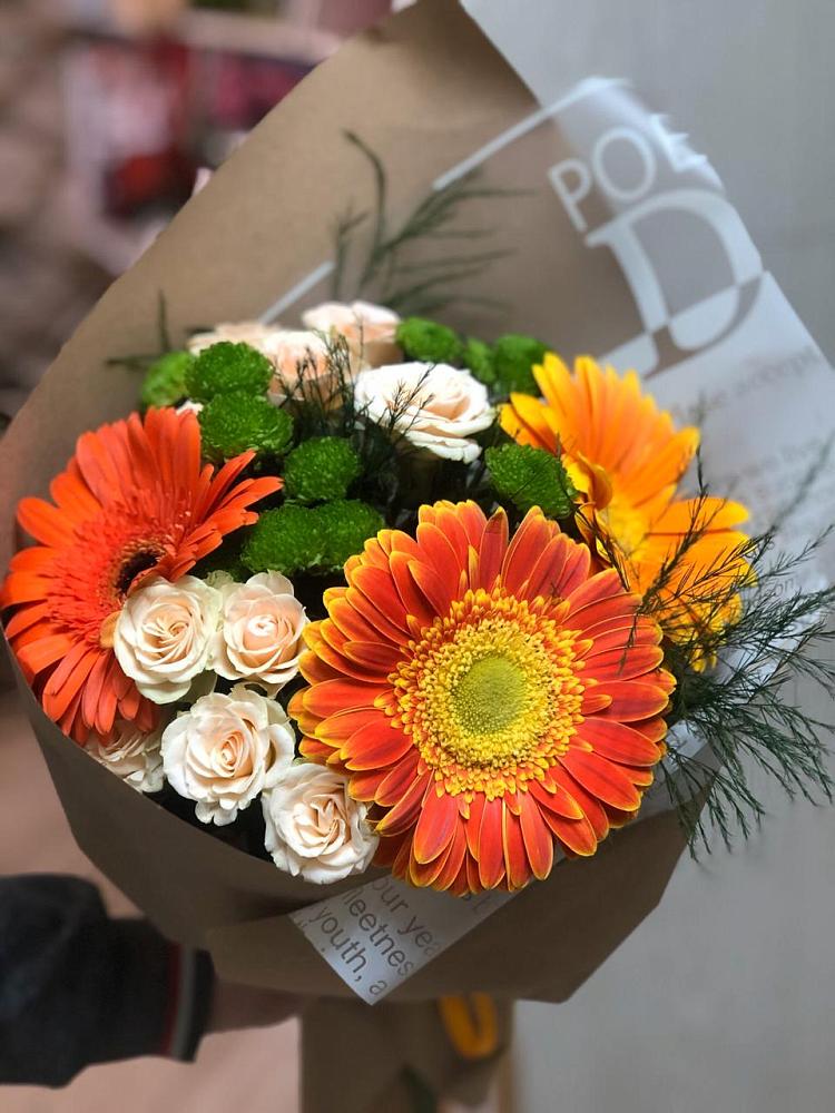 Букет цветов из: Герберы, Хризантемы и Розы в Рыздвяный