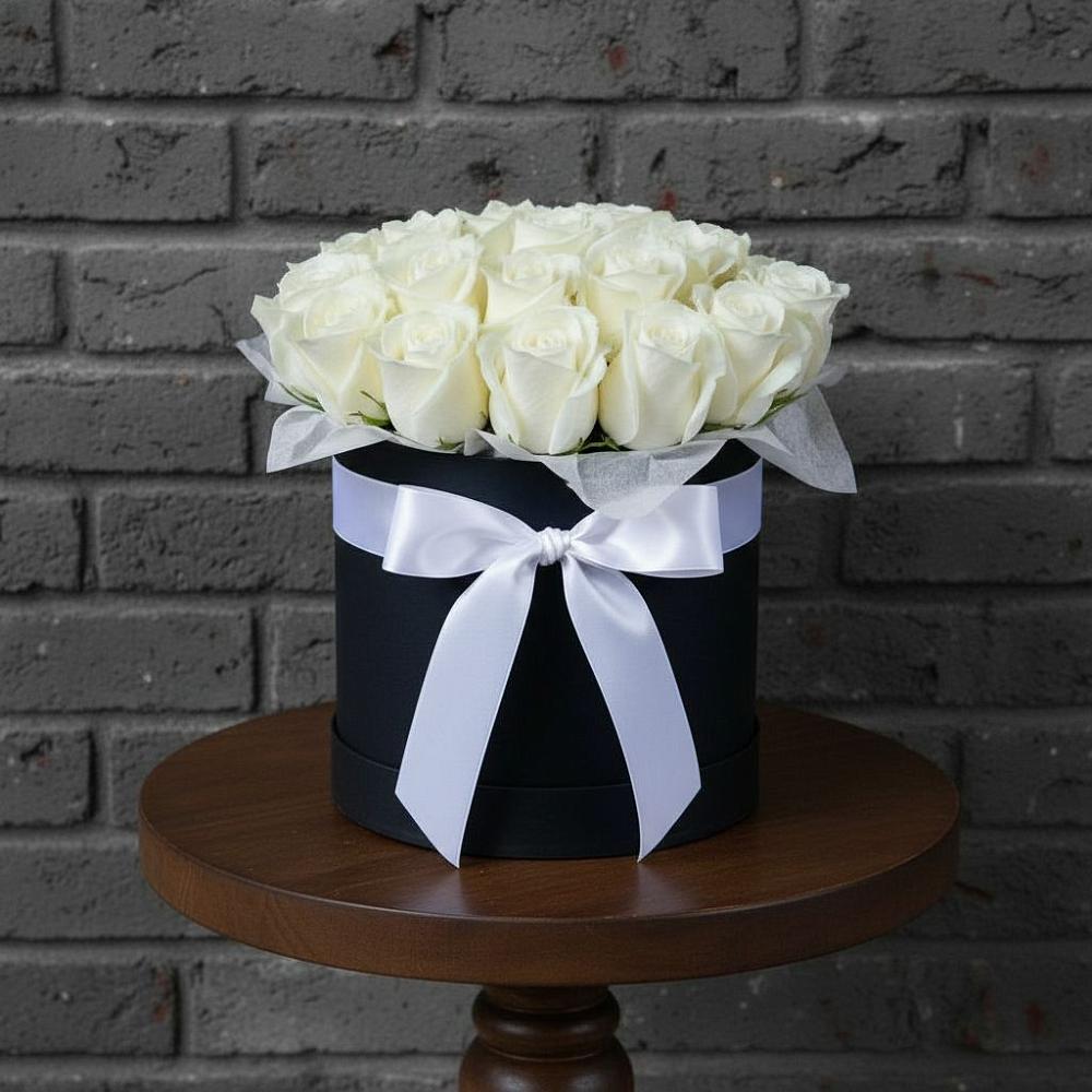 Цветочная композиция из Розы в шляпной коробке в Рыздвяный