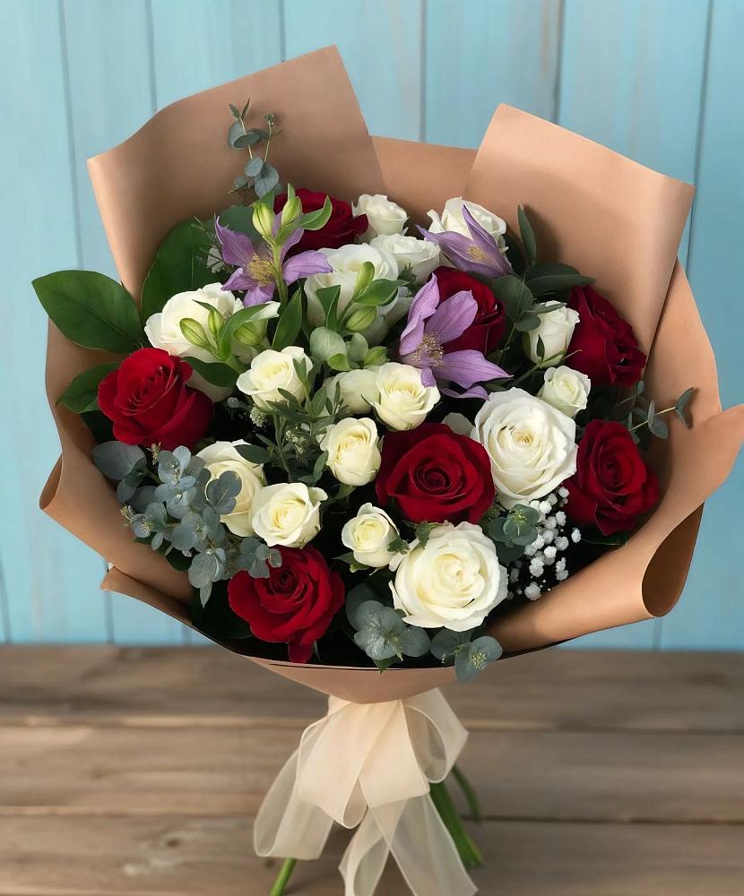 Букет цветов из: Розы и Альстромерии в Рыздвяный
