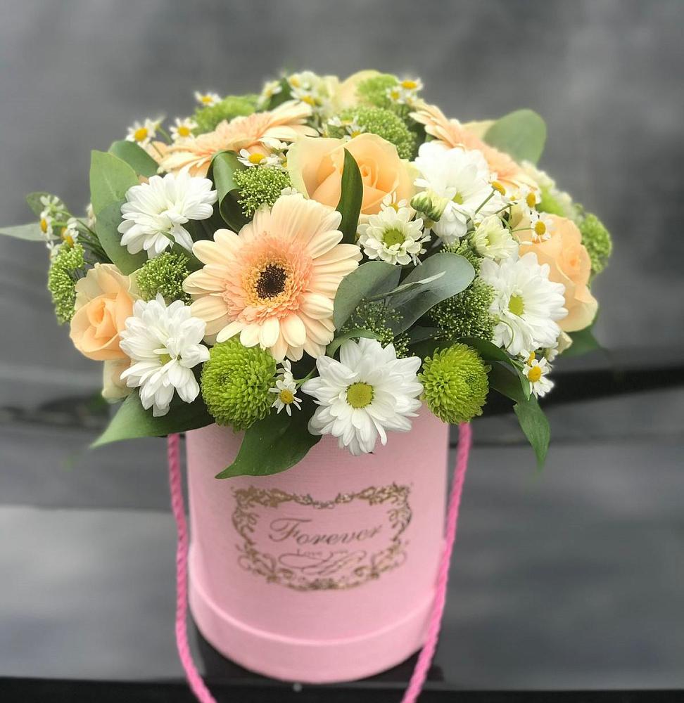 Цветочная композиция из Розы, Герберы и Хризантемы в шляпной коробке в Рыздвяный