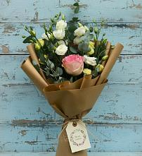 Букет цветов из:  Розы и Лизиантусы в Рыздвяный