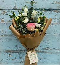 Букет цветов из:  Розы и Лизиантусы в Рыздвяный