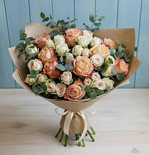 Букет цветов из:  Альстромерии и Розы в Рыздвяный
