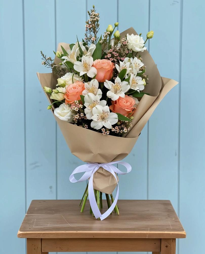 Букет цветов из: Альстромерии, Лизиантусы, Розы и Хризантемы в Рыздвяный