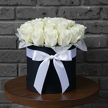 Цветочная композиция из Розы в шляпной коробке в Рыздвяный