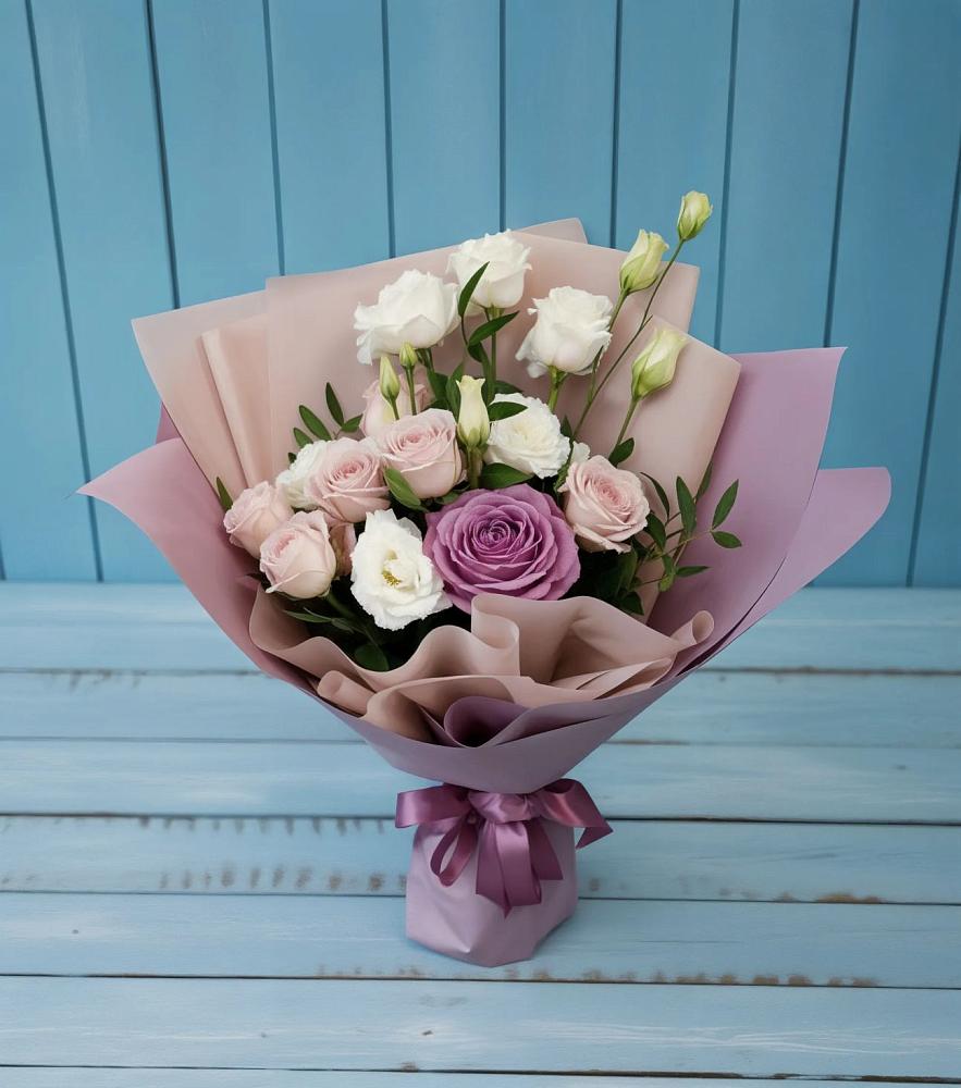 Букет цветов из: Розы и Лизиантусы в Рыздвяный