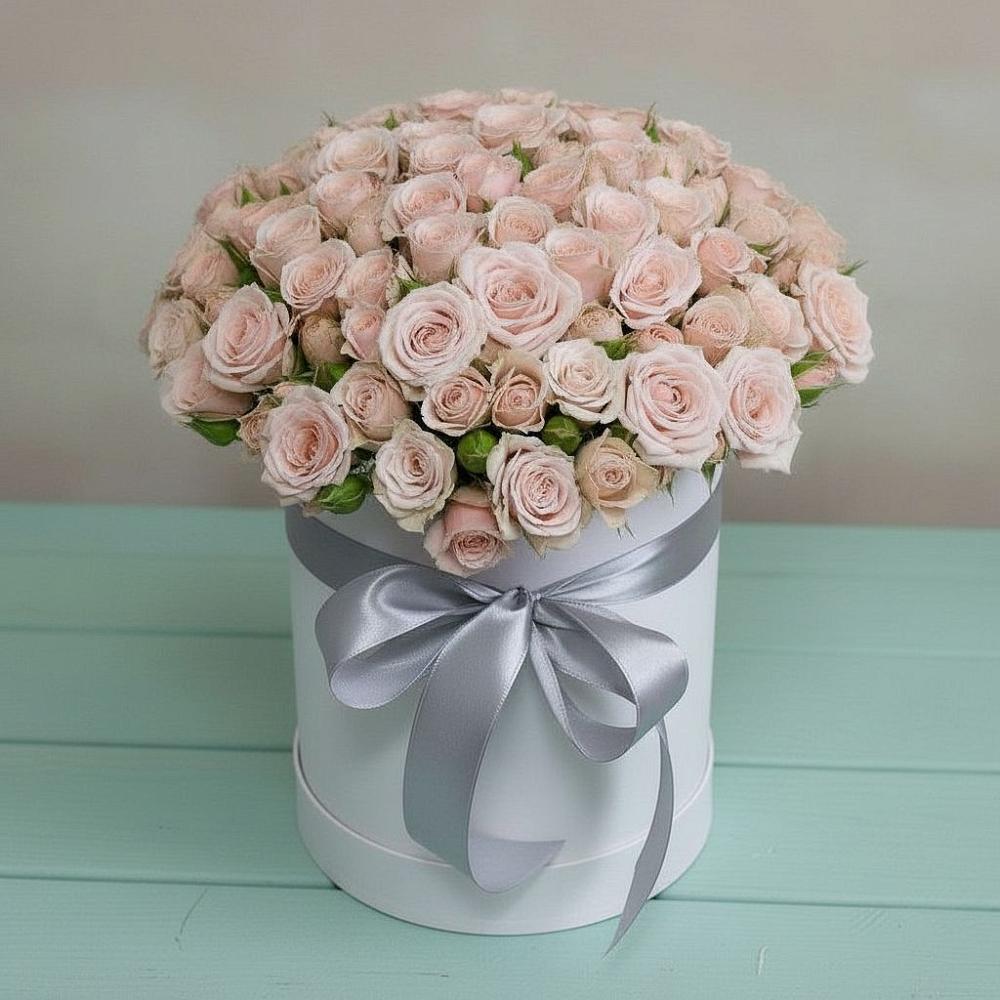 Цветочная композиция из Розы в шляпной коробке в Рыздвяный